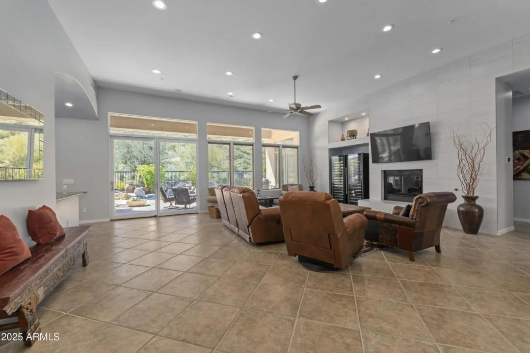 Real Estate Picture 8