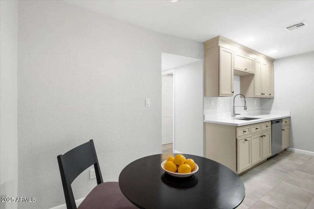 Real Estate Picture 5