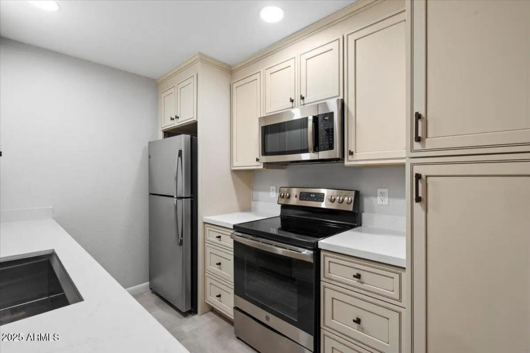 Real Estate Picture 4