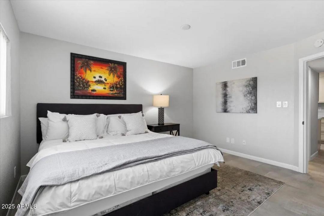 Real Estate Picture 12