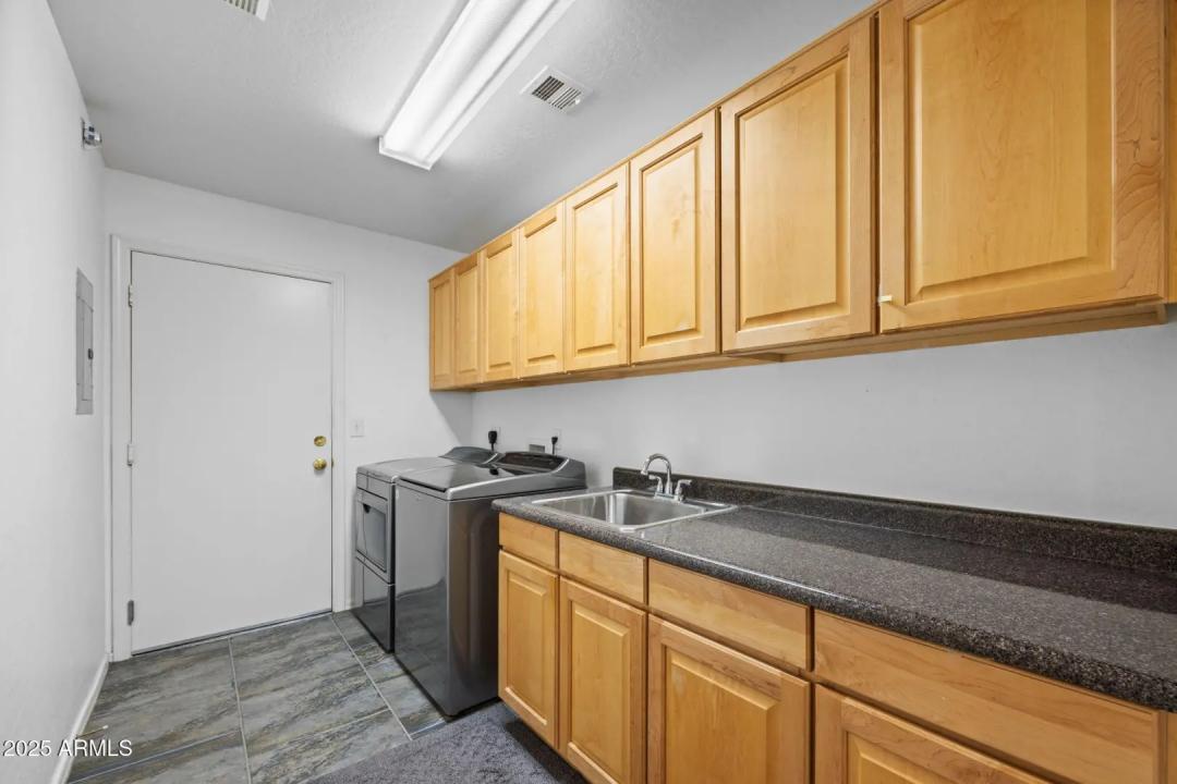 Real Estate Picture 9