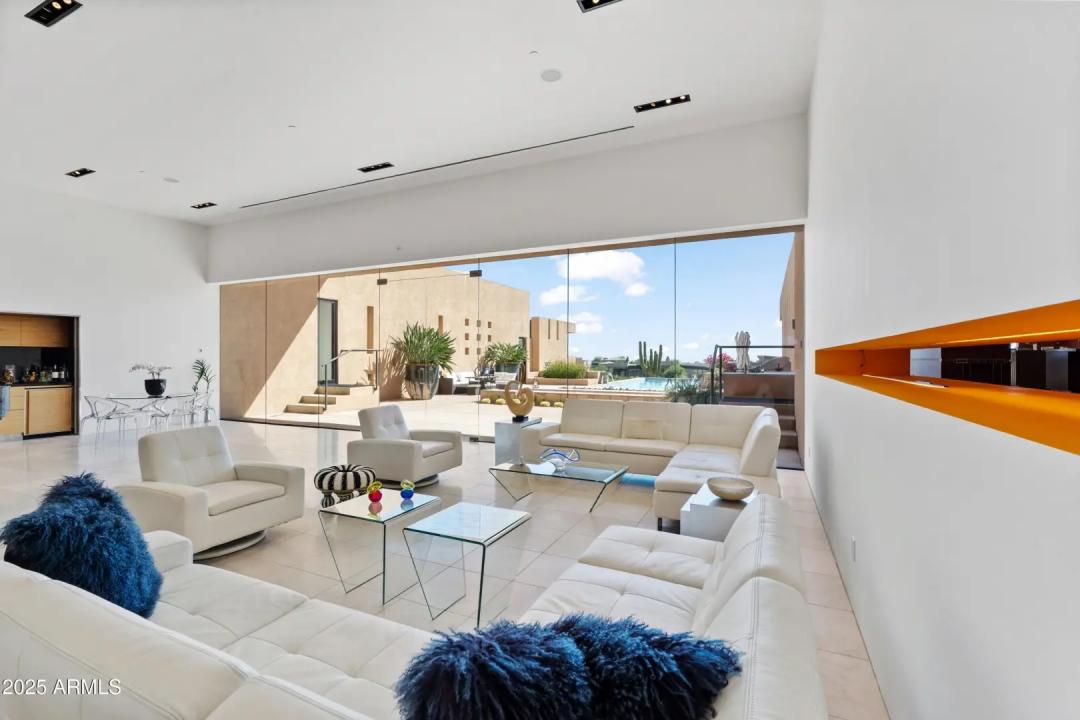 Real Estate Picture 11