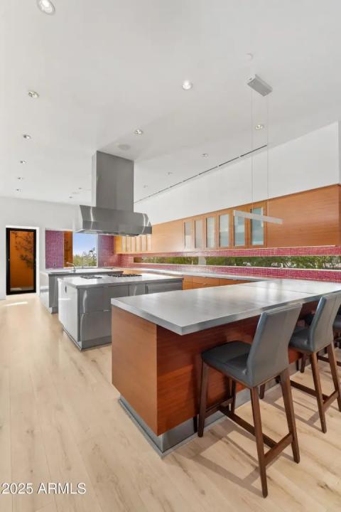 Real Estate Picture 16