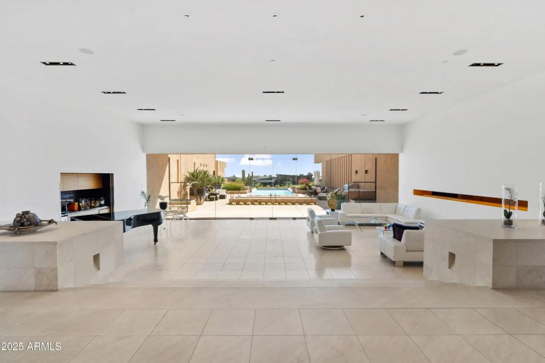 Real Estate Picture 9