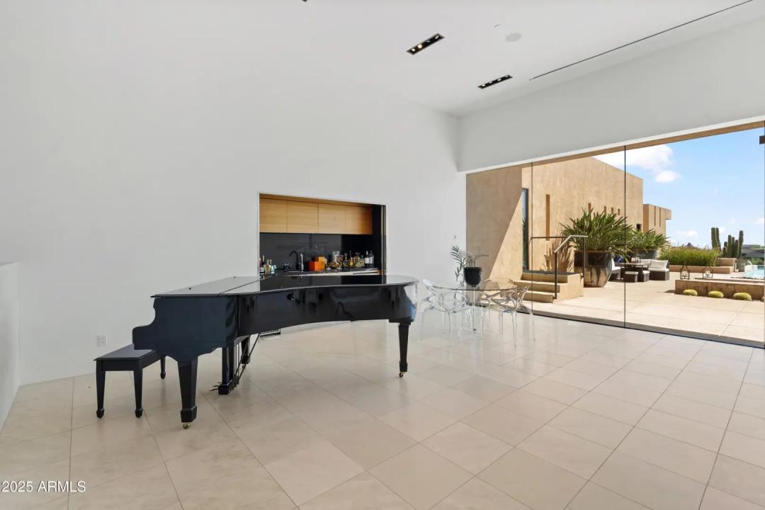 Real Estate Picture 13