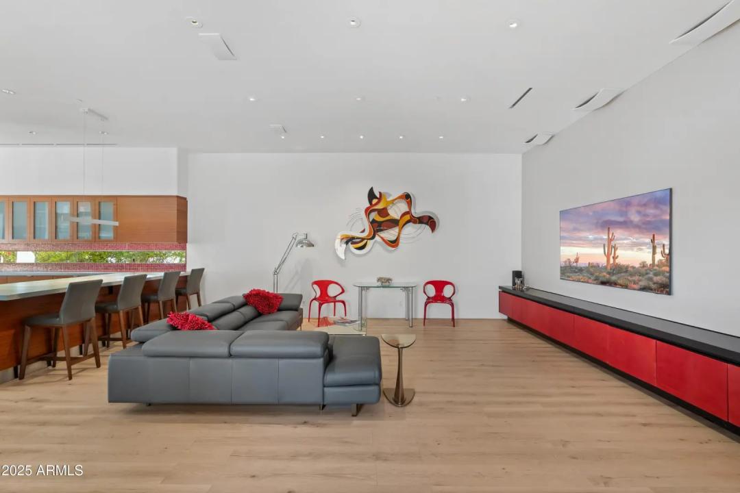 Real Estate Picture 23