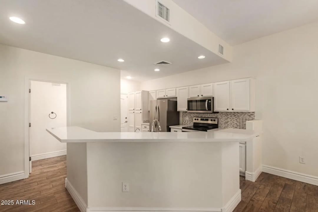 Real Estate Picture 11