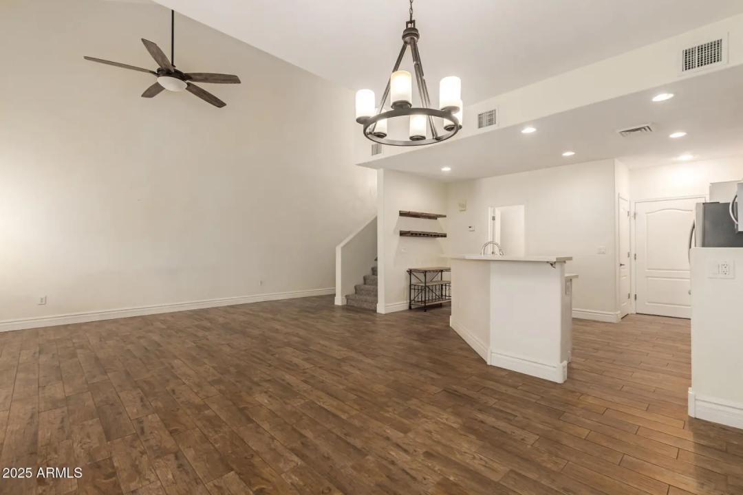 Real Estate Picture 7