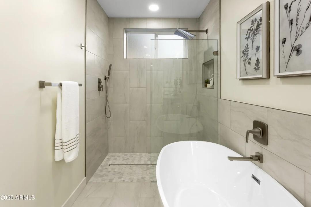 Real Estate Picture 16