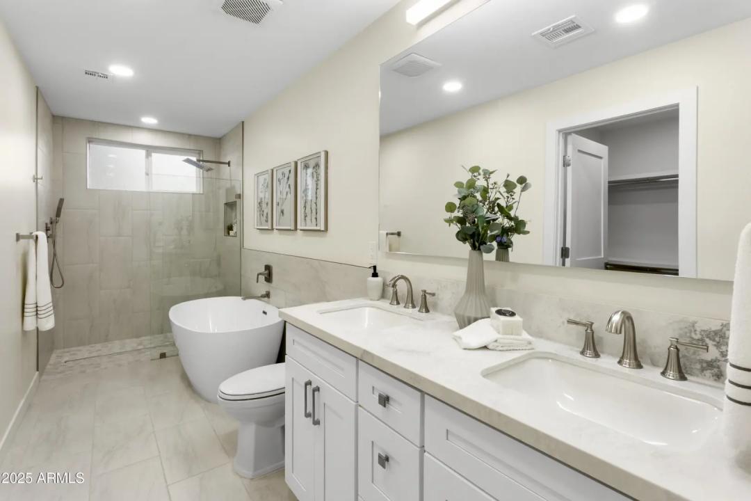 Real Estate Picture 15