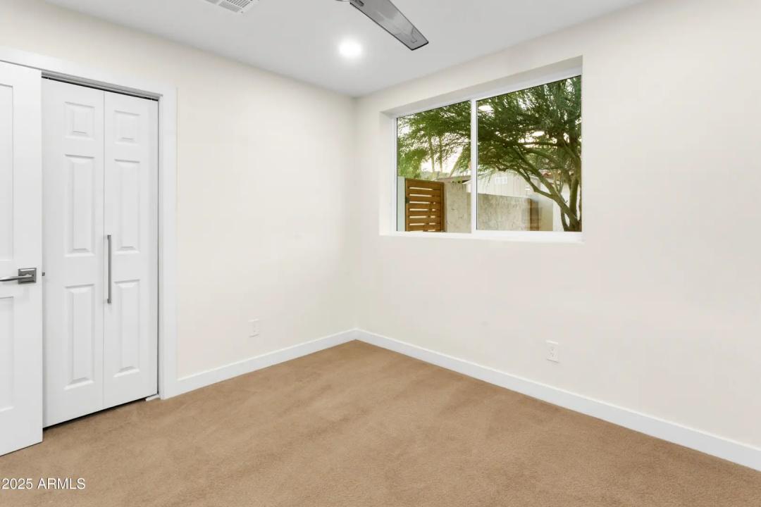 Real Estate Picture 17