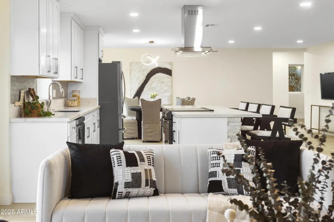 Real Estate Picture 11