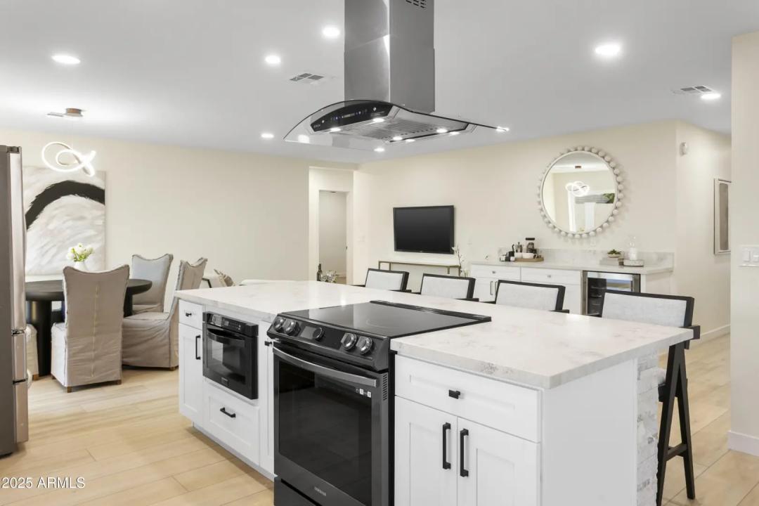 Real Estate Picture 6