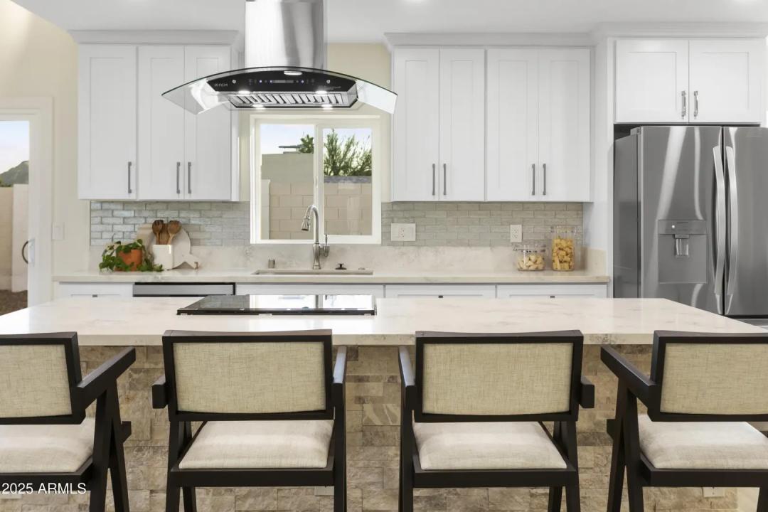 Real Estate Picture 4