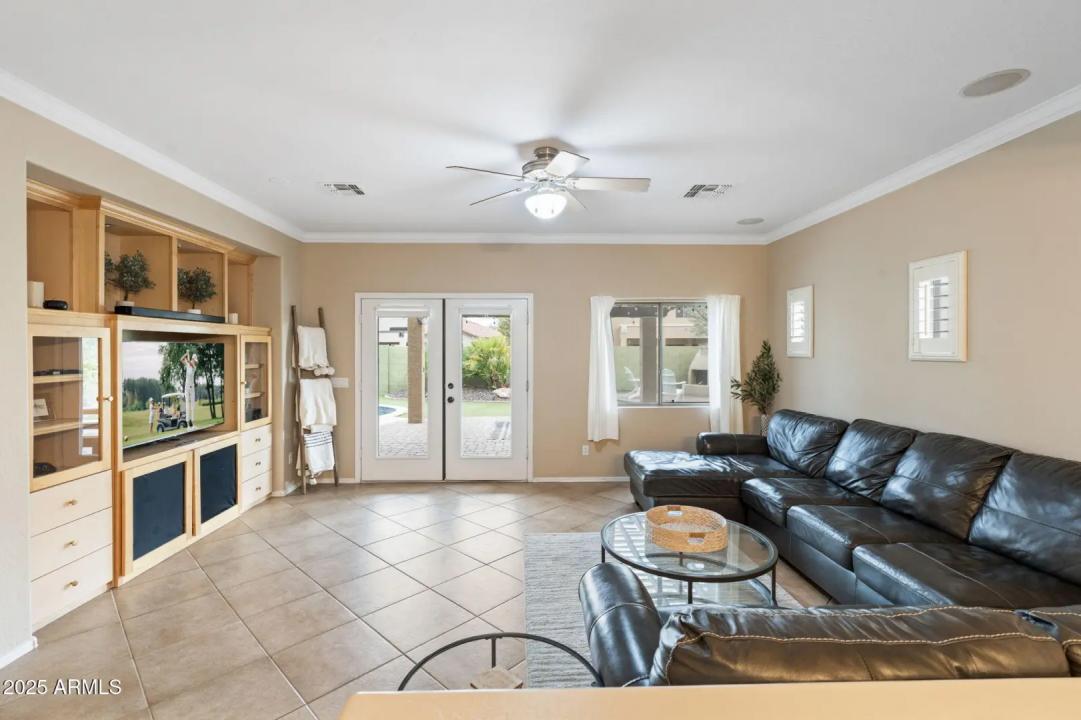 Real Estate Picture 5