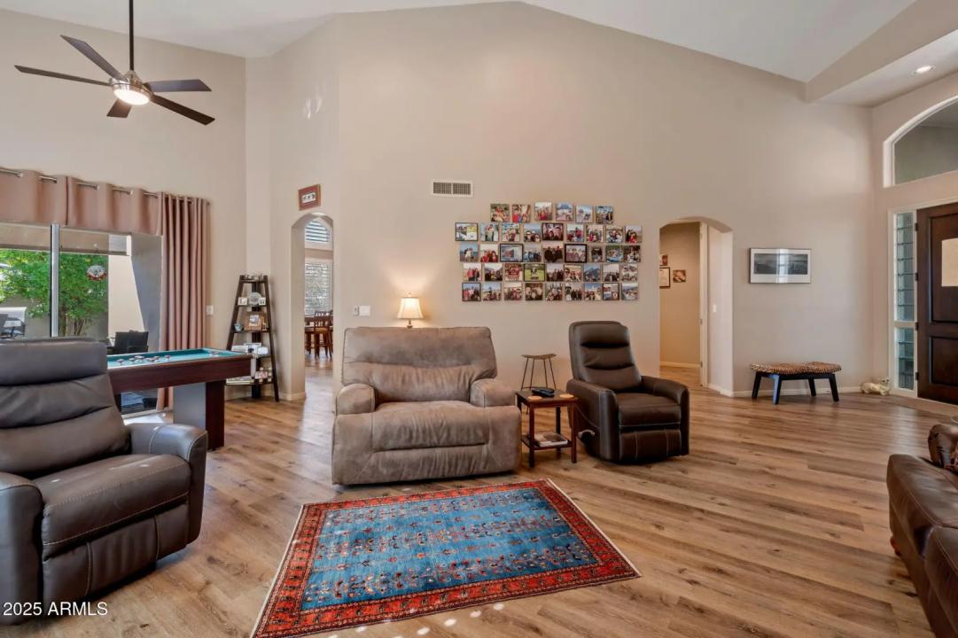 Real Estate Picture 11