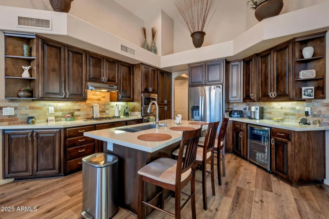 Real Estate Picture 7