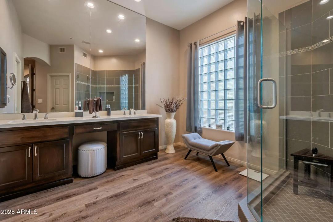 Real Estate Picture 18