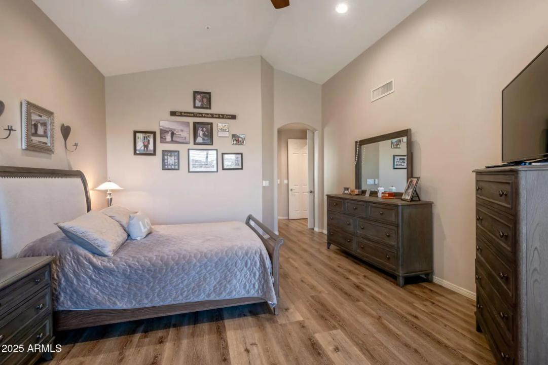 Real Estate Picture 16