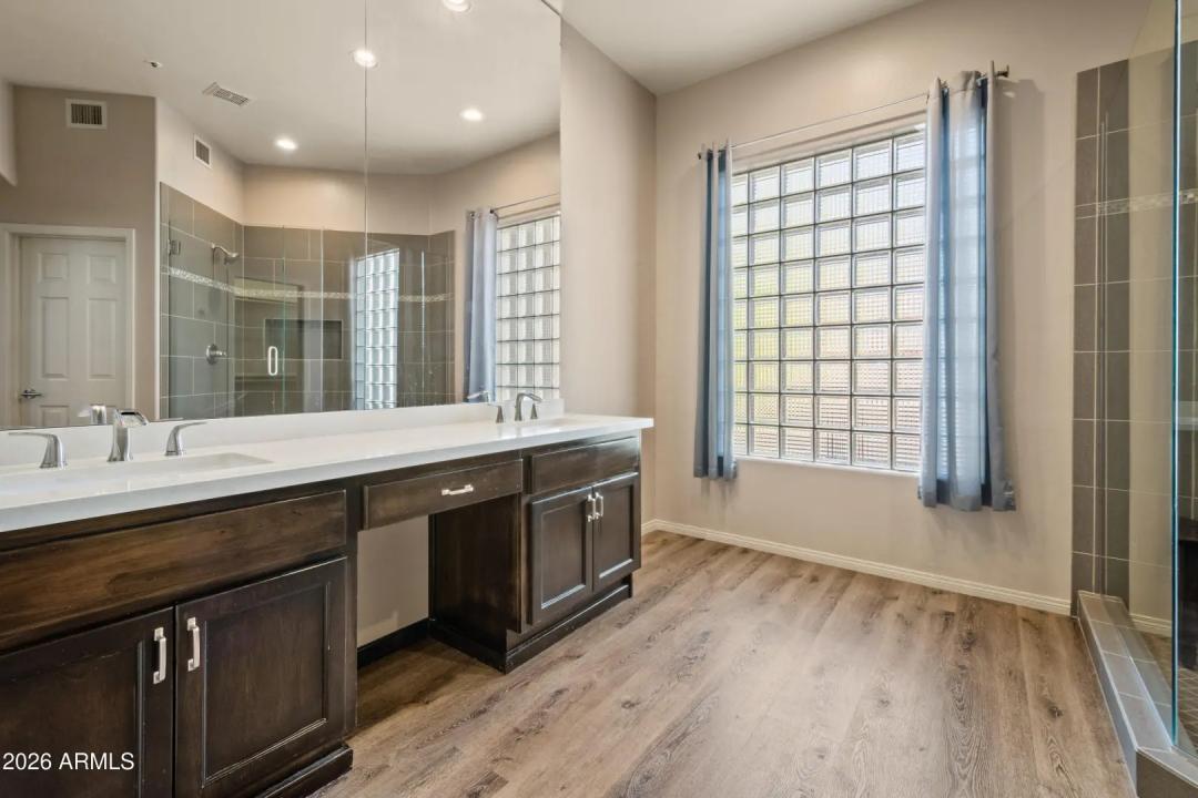 Real Estate Picture 18