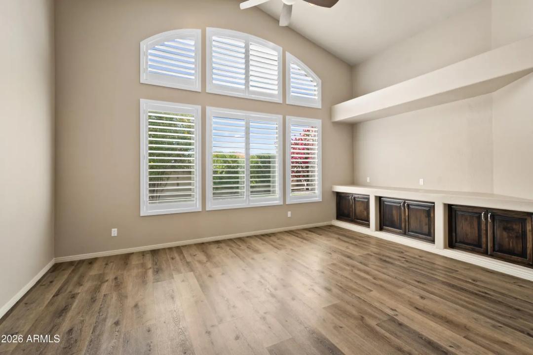 Real Estate Picture 11