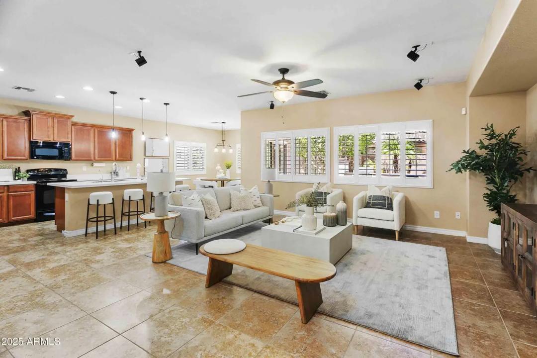 Real Estate Picture 3