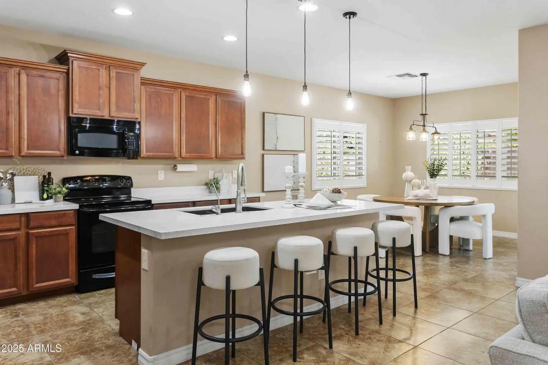 Real Estate Picture 6