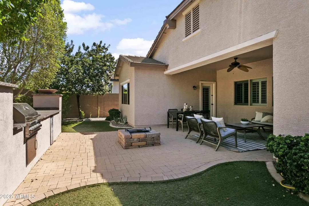 Real Estate Picture 14