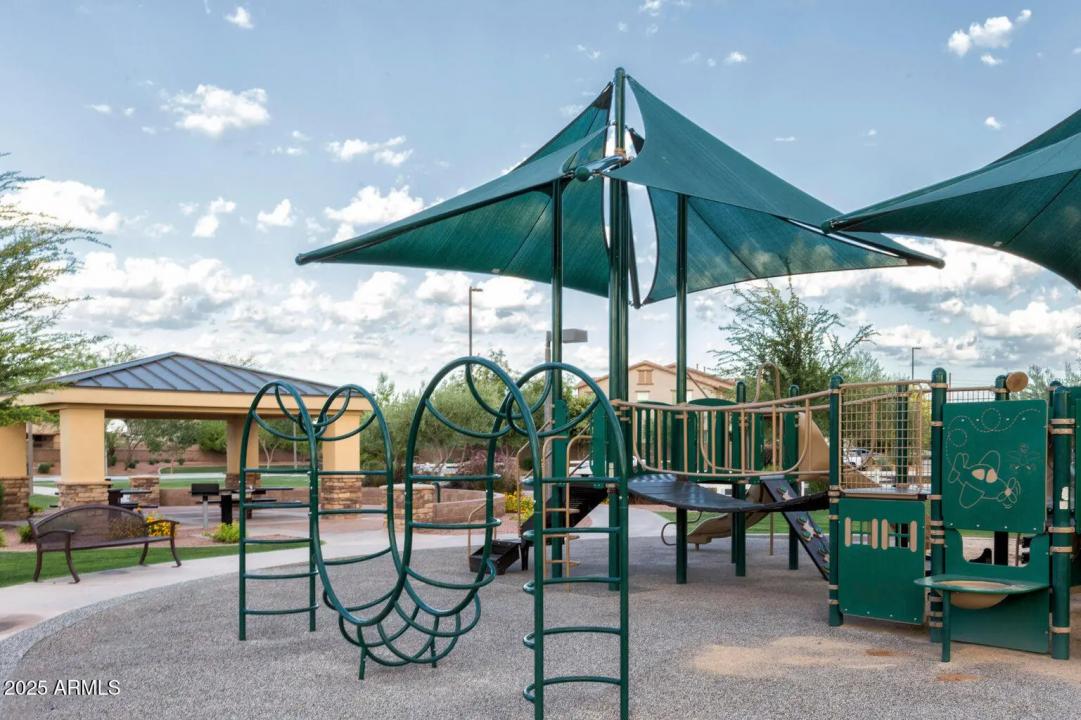 Real Estate Picture 17