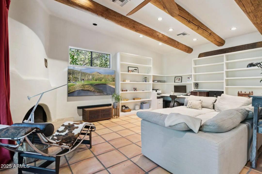 Real Estate Picture 12