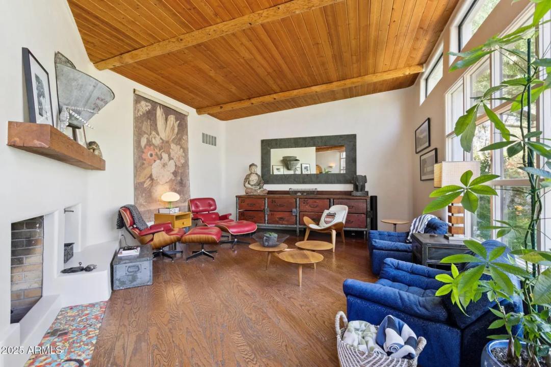 Real Estate Picture 8