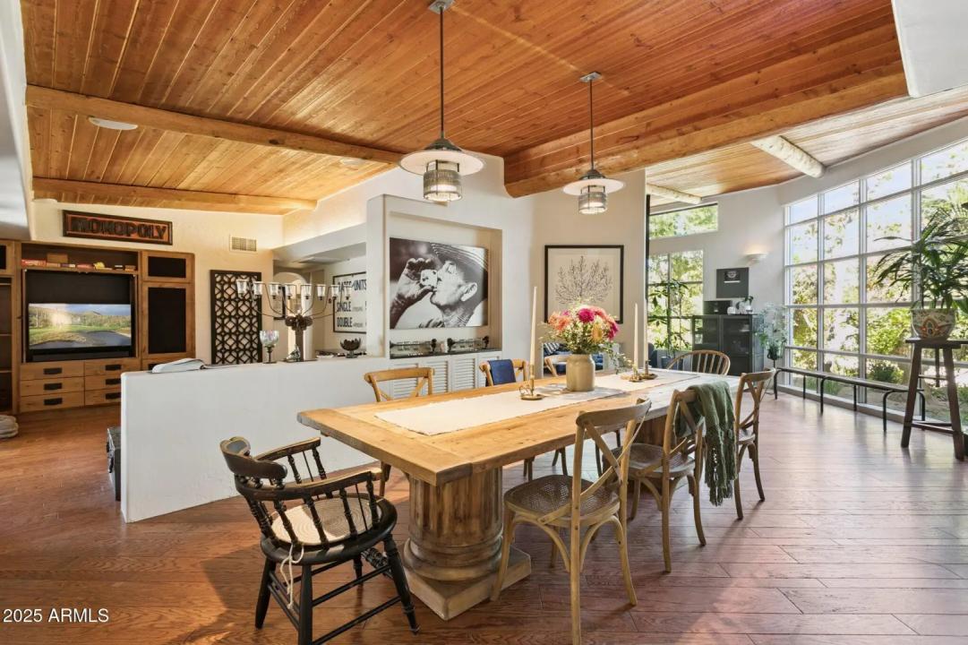 Real Estate Picture 11