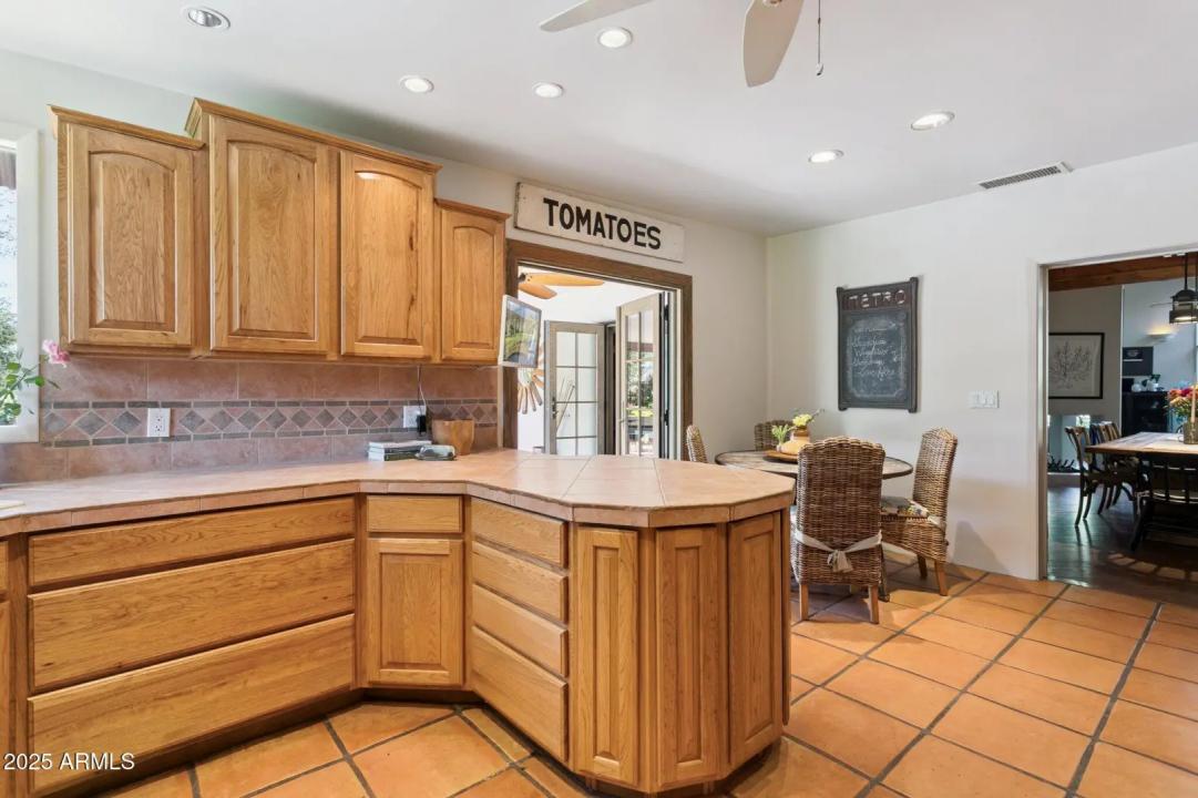 Real Estate Picture 17