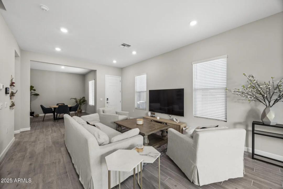 Real Estate Picture 3