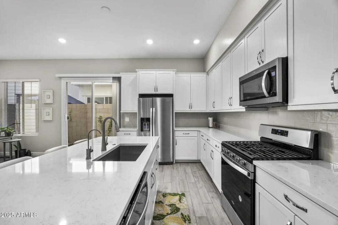 Real Estate Picture 5