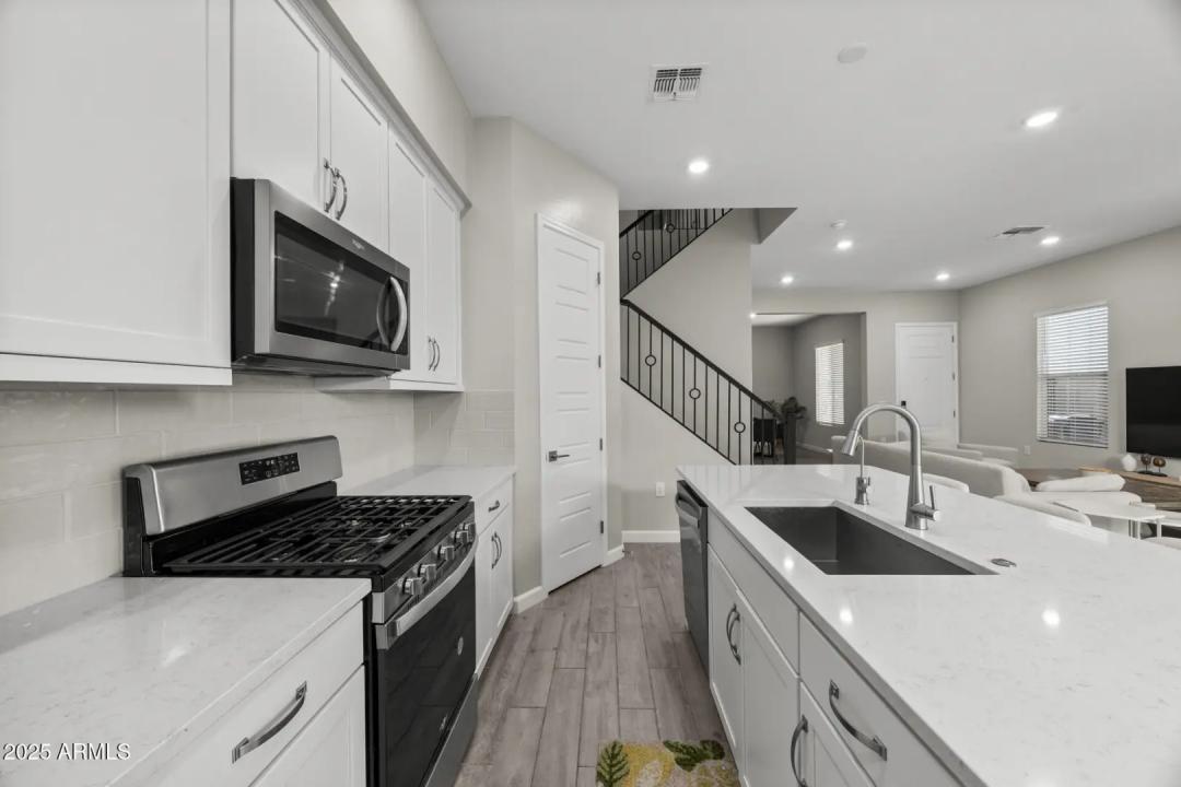 Real Estate Picture 6