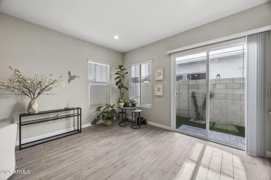 Real Estate Picture 8