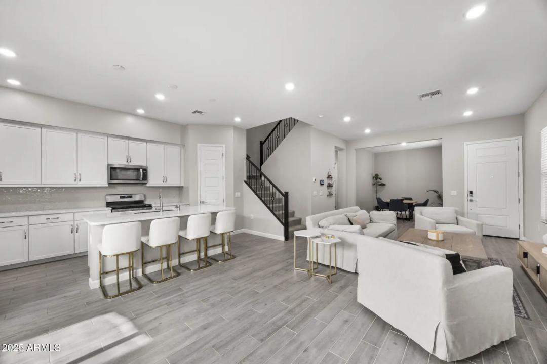 Real Estate Picture 9