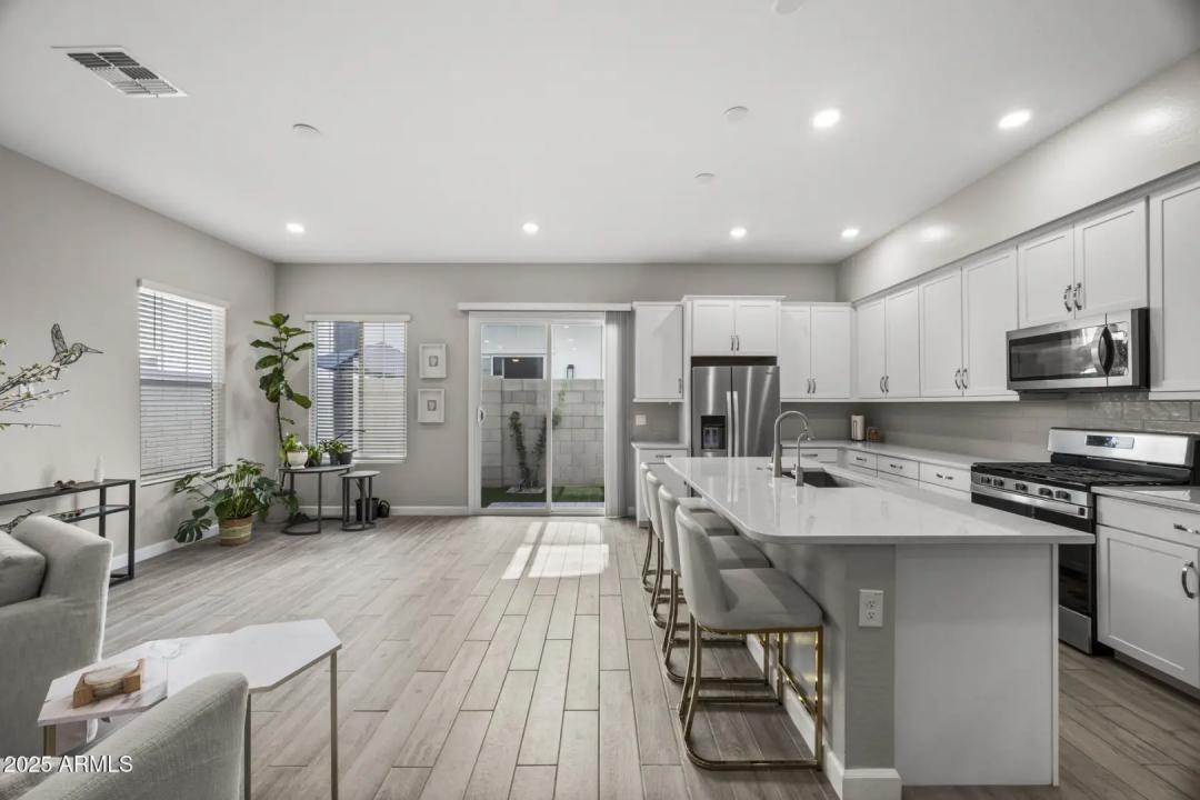 Real Estate Picture 7