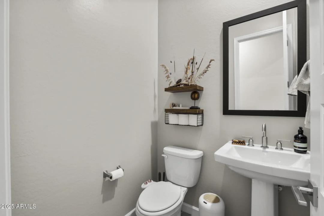 Real Estate Picture 11