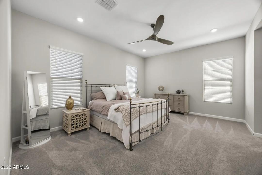 Real Estate Picture 16