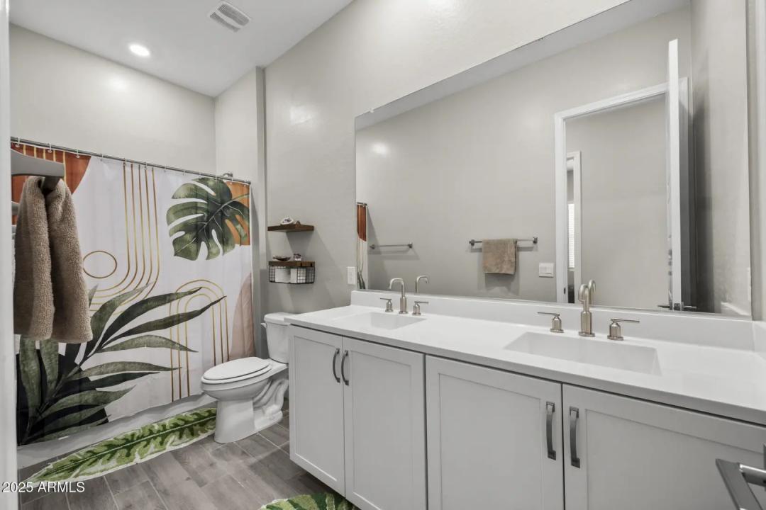 Real Estate Picture 21