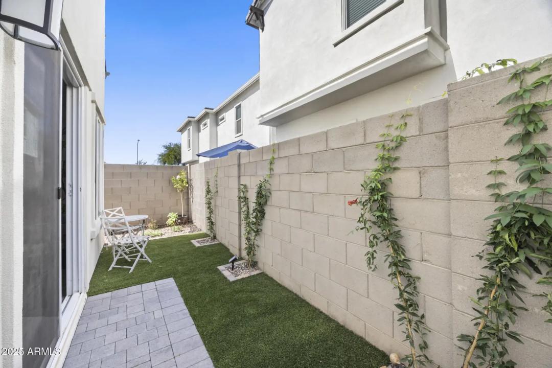 Real Estate Picture 24