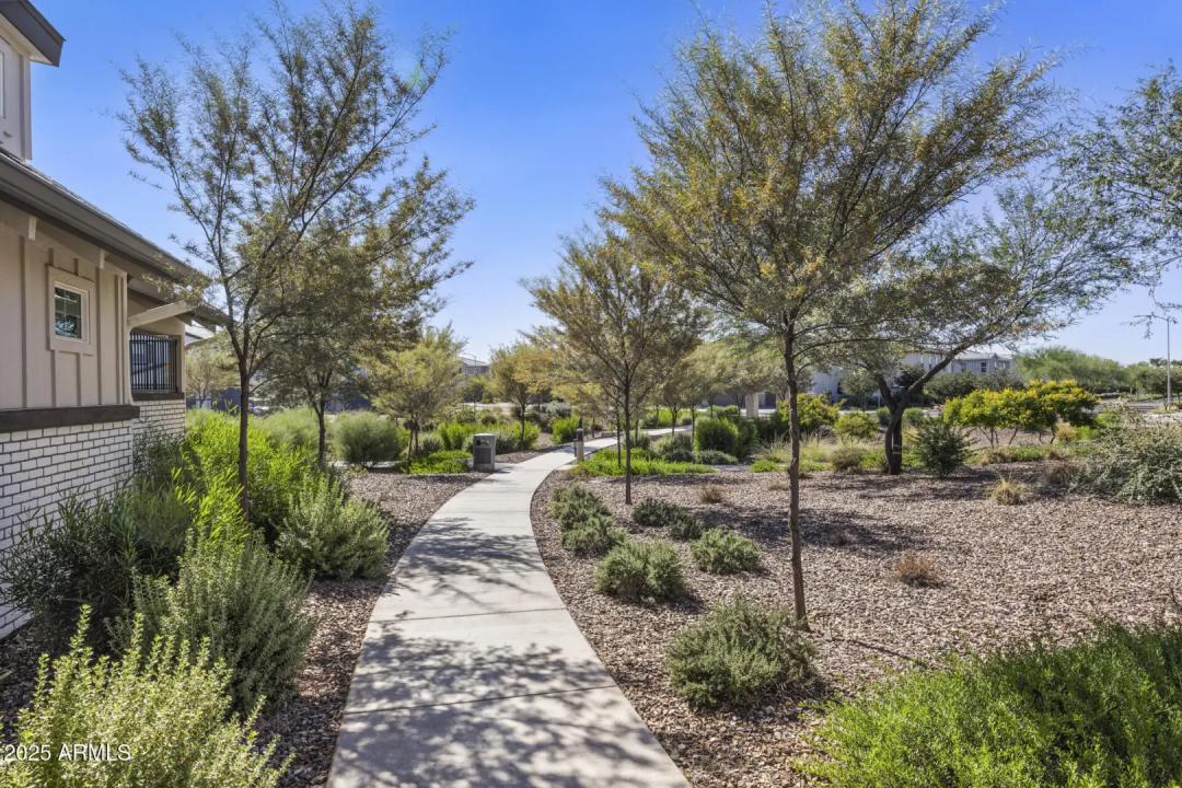 Real Estate Picture 32