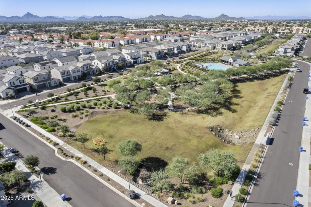 Real Estate Picture 34