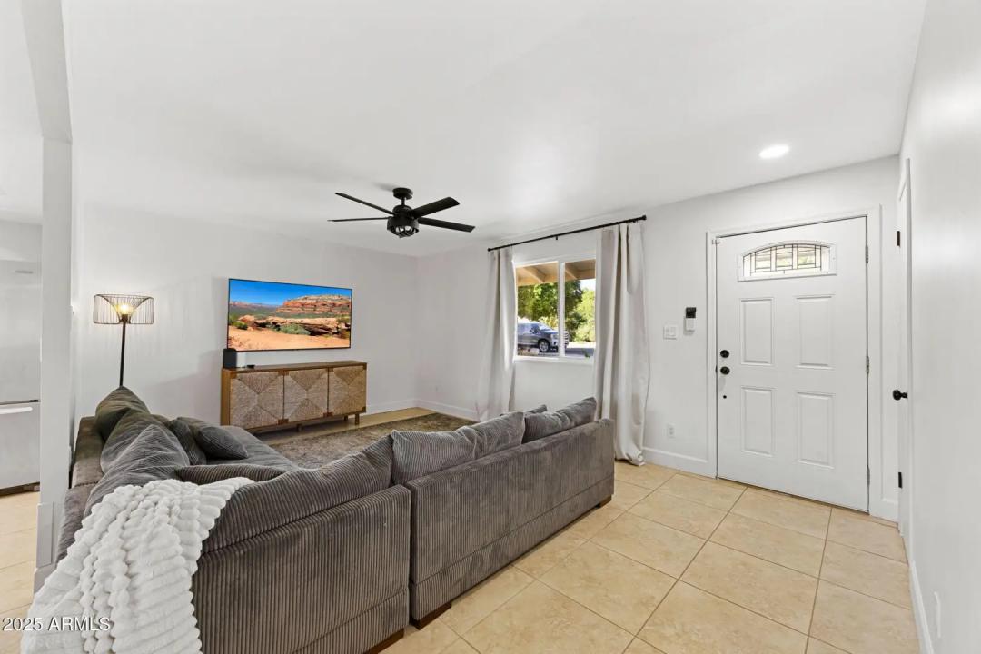 Real Estate Picture 5