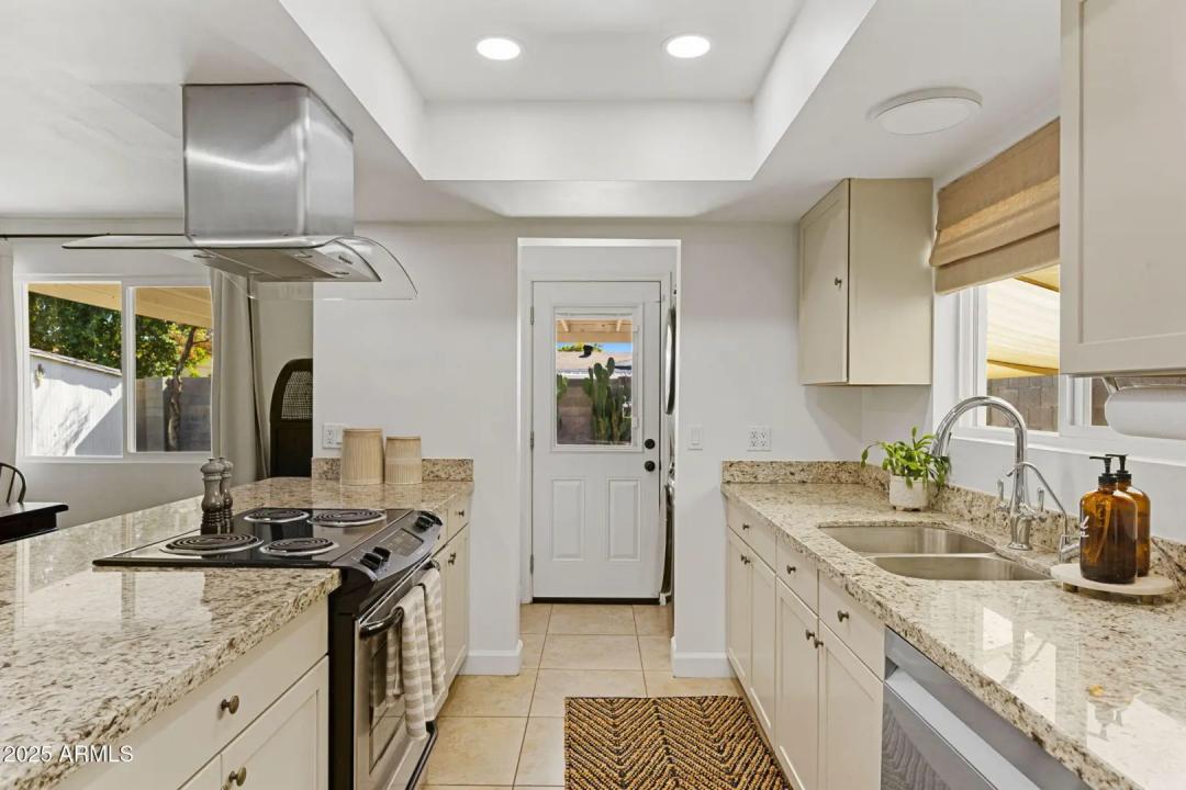 Real Estate Picture 9