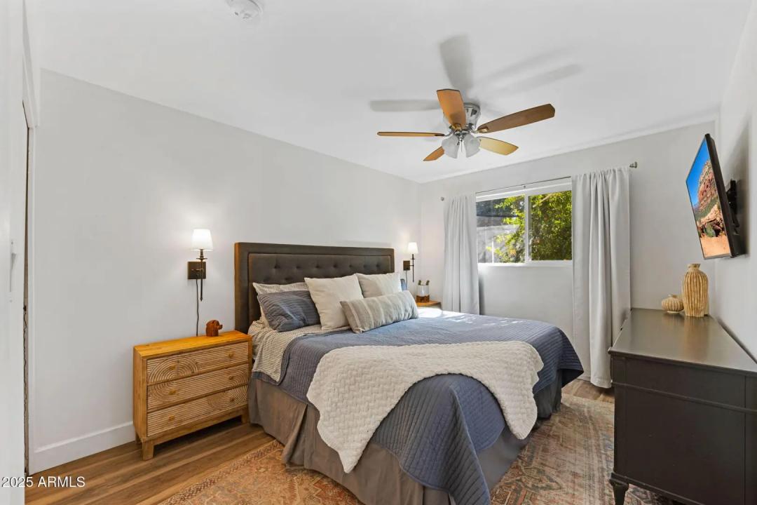 Real Estate Picture 12