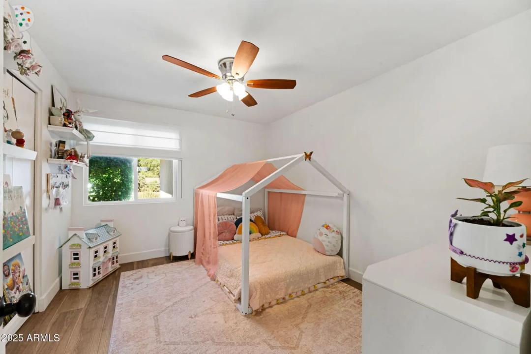 Real Estate Picture 16