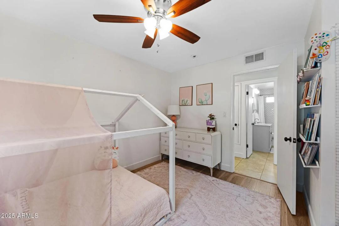 Real Estate Picture 17